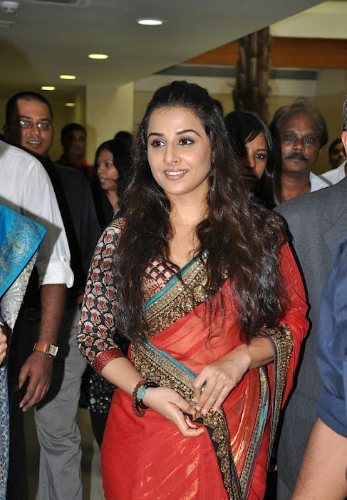 vidya balan gorgeous in red saree new actress pics